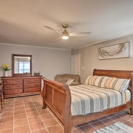 Quiet Dallas Studio About 10 Mi To Downtown!